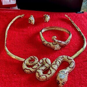 Gold Plated Jewlery set - 3 pieces, Dutches of Windsor style. Snake